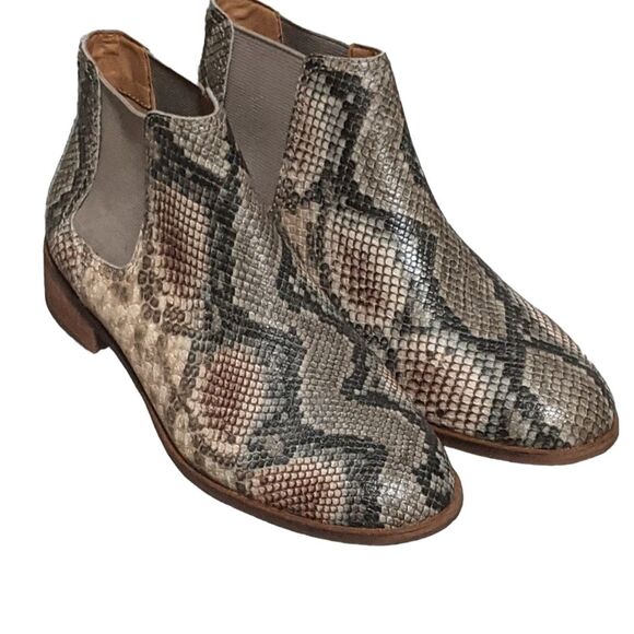 Frye and Co Mila Chelsea snake embossed leather slip on ankle bootie size 6M - Picture 1 of 10